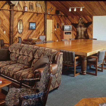 Inconnu Lodge Mcevoy Lake Exterior foto