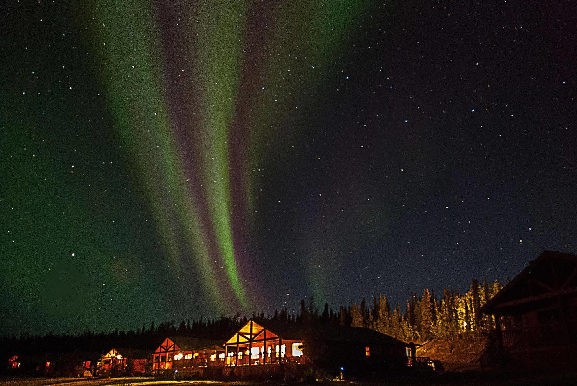 Inconnu Lodge Mcevoy Lake Exterior foto